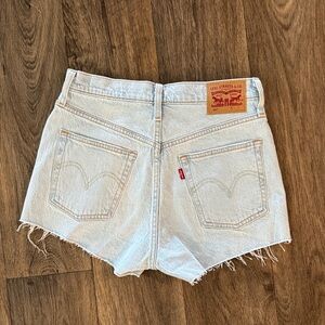 Levi's 501 Women's Light Wash Jean Shorts Size 27